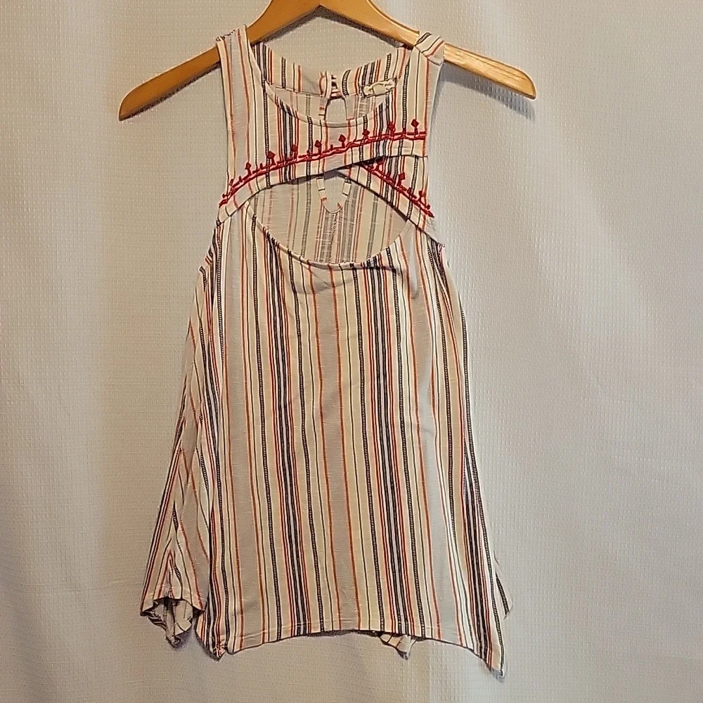Eyeshadow Sleeveless Top